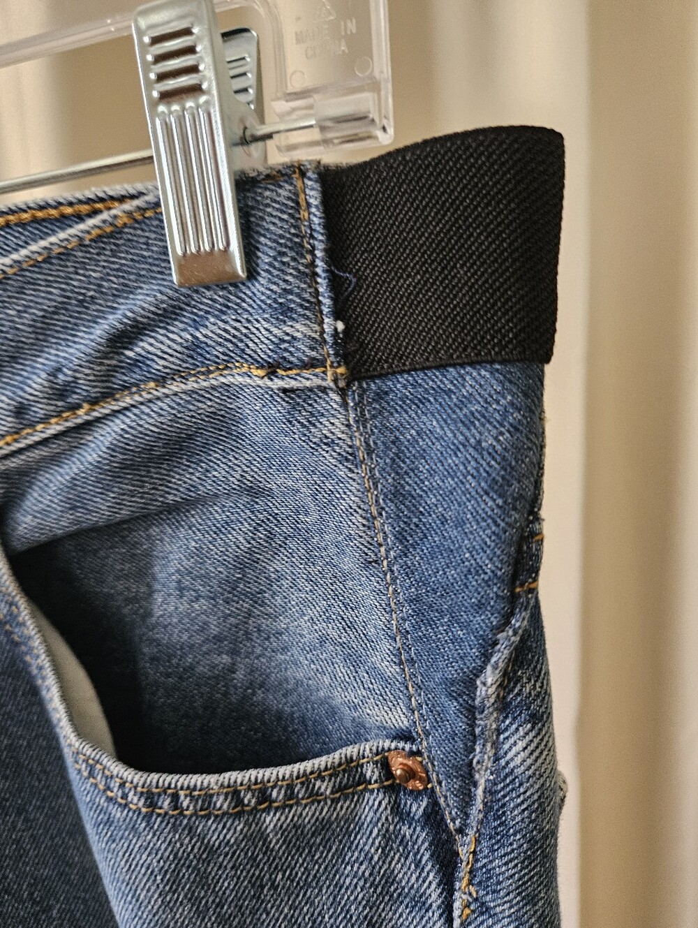 Levi's 550 Relaxed Fit Expandable Waist Jeans – 30x30 - Picture 4 of 6
